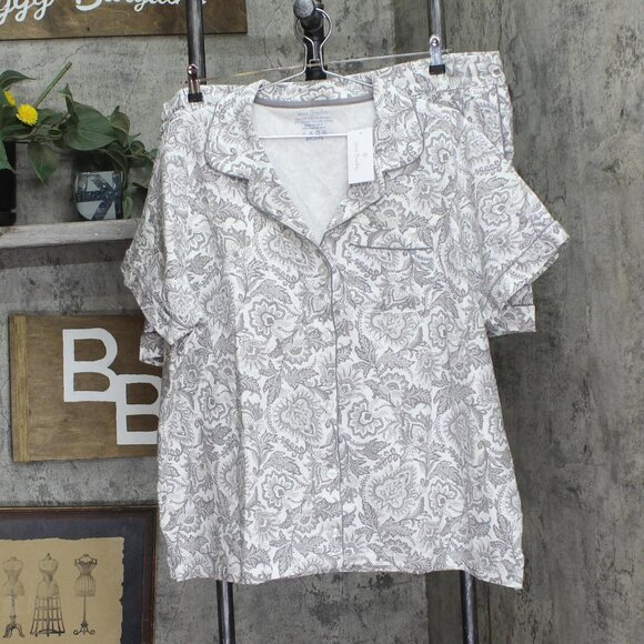 NWT Vera Bradley Cotton Pajama Set Button-up Shirt and Shorts Java Lace Gray 2XL - Picture 2 of 9